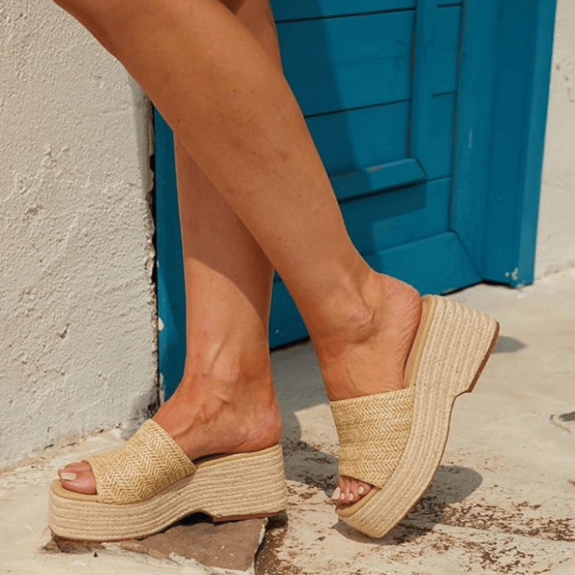 Woven platform sandals in natural tones – comfy, casual and totally in for Spring 2025.